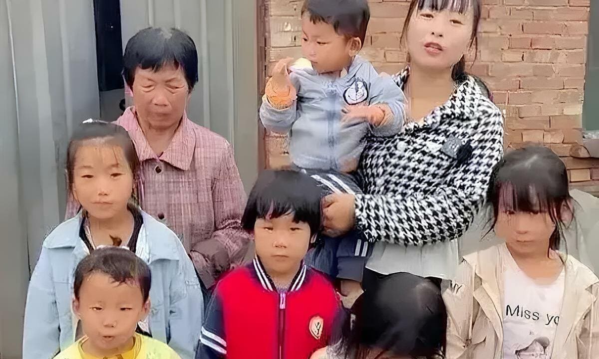 Gánh nợ, nuôi 5 cháu chồng mồ côi