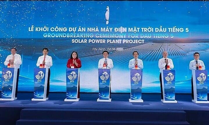 Tây Ninh khởi công nhà máy điện mặt trời hơn 7.700 tỷ đồng
