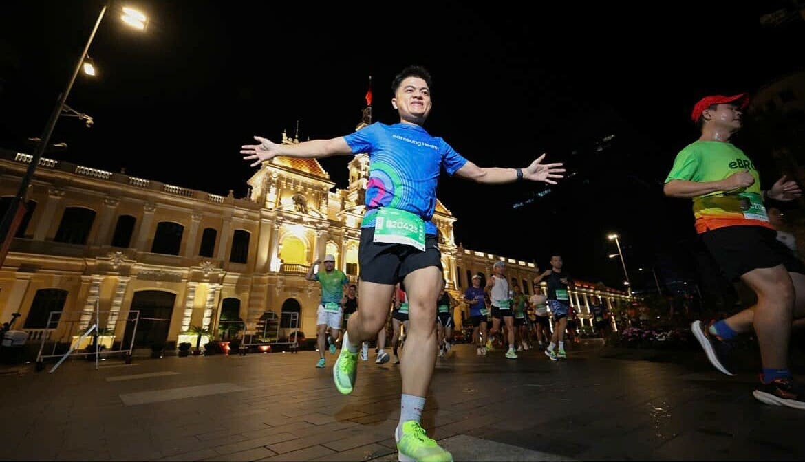 Tôi chạy bộ 21 km bằng quả thận mẹ hiến tặng