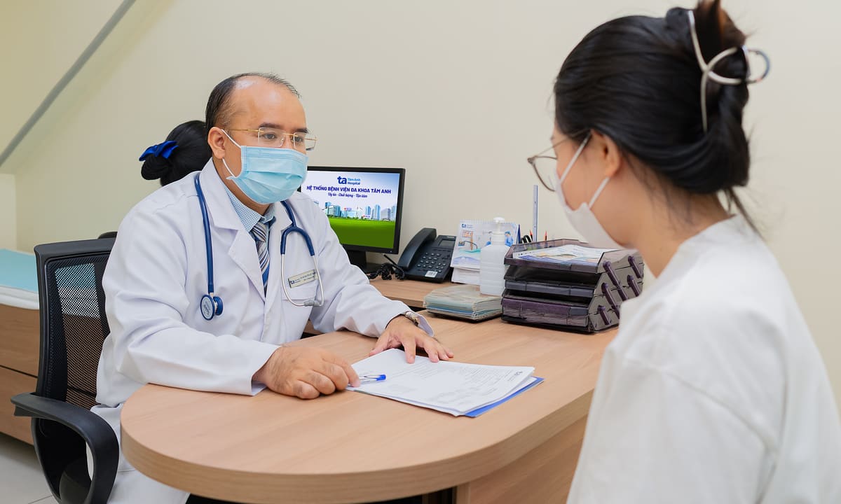 4 dấu hiệu trẻ bị vẹo cột sống
