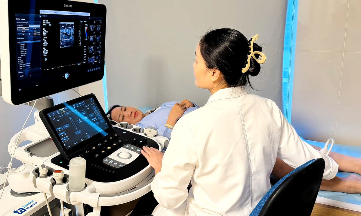 Can thiệp dị tật mạch máu chân người phụ nữ