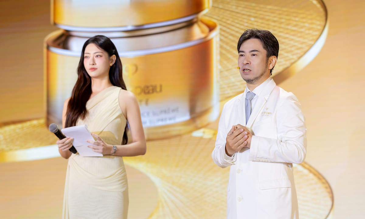 Giám đốc công nghệ Clé de Peau Beauté giới thiệu kem dưỡng mới