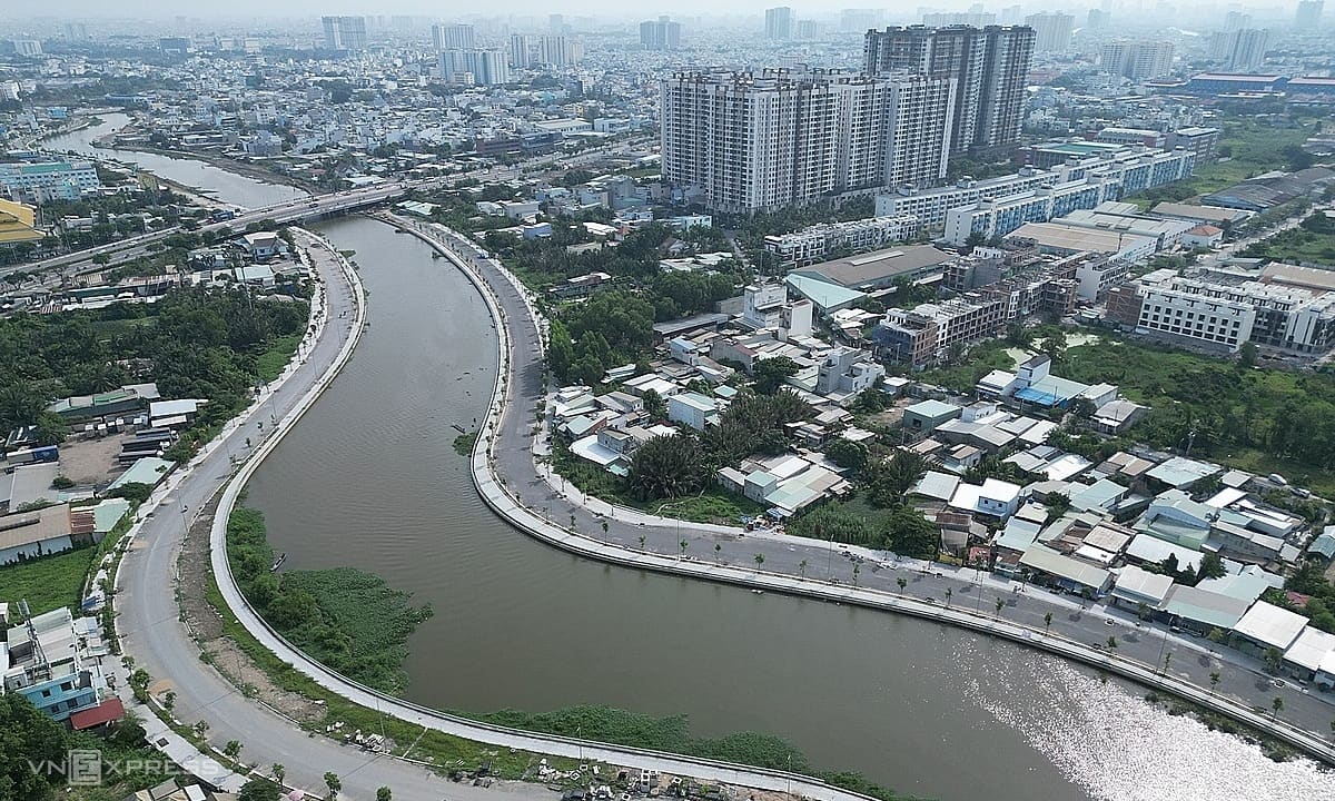 Ba triệu m3 bùn nạo vét ở kênh dài nhất TP HCM không có nơi đổ