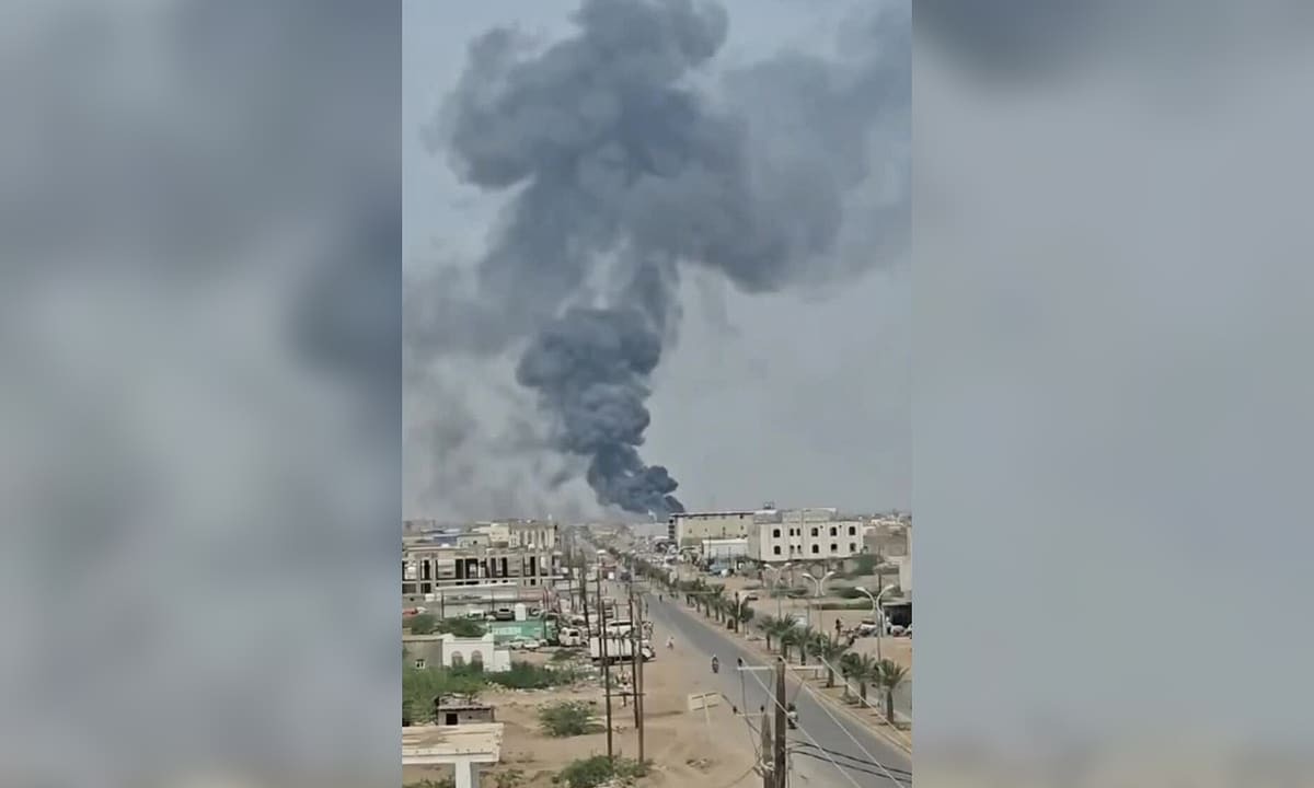 Houthi tuyên bố tấn công nhà máy lọc dầu Arab Saudi