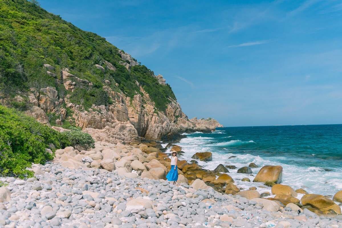 Sống chậm trên đảo Bích Đầm - nơi có nghìn tảng đá tròn như trứng