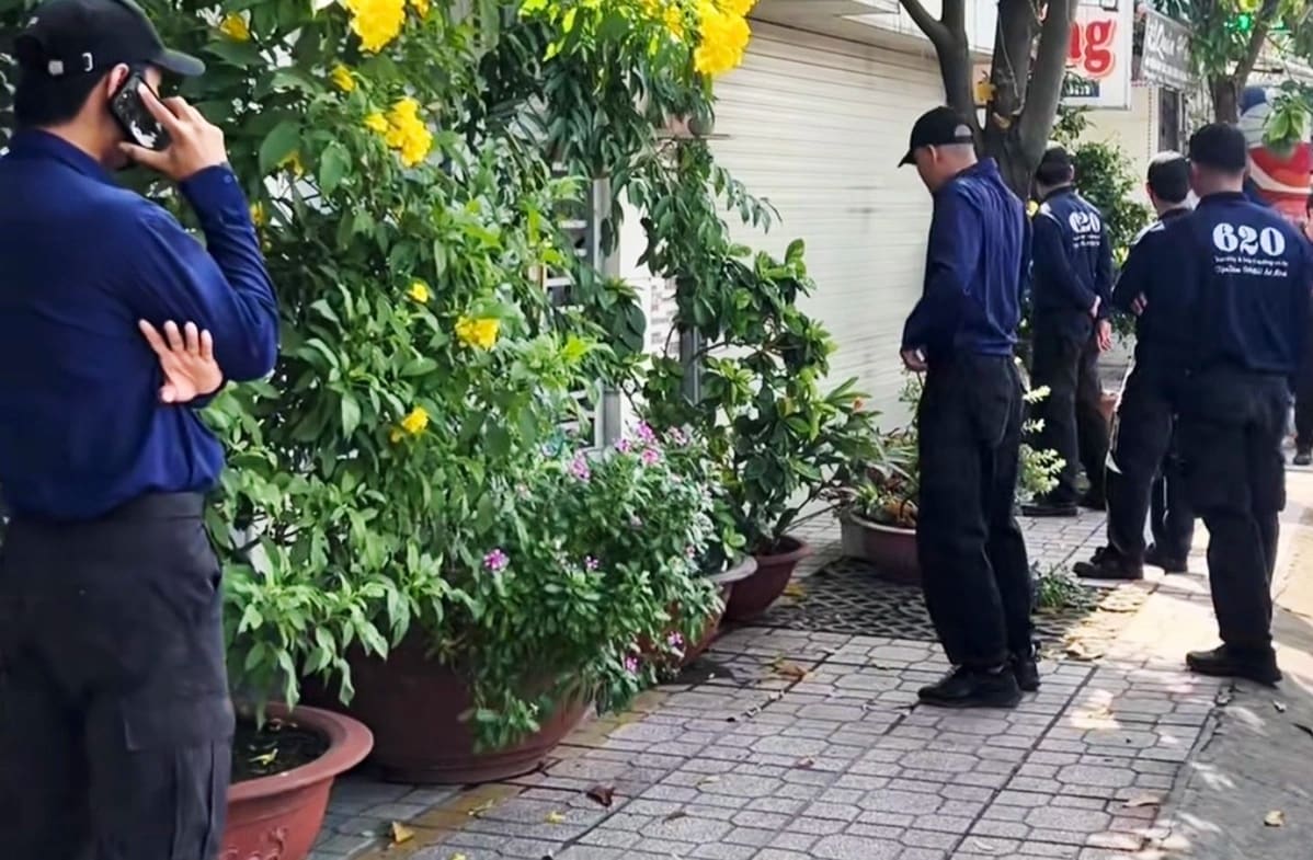 Ba ôtô giang hồ bủa vây cửa hàng để đòi khoản nợ 70 tỷ đồng