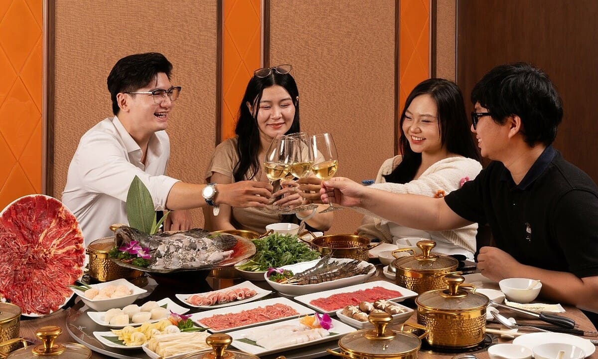 Ngan Dinh Saigon запускает горячий горшок свежей говядины Trieu Chau