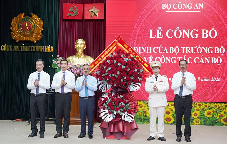 Заместитель директора Hoang Quoc Viet в качестве директора общественной безопасности провинции Тханьхоа