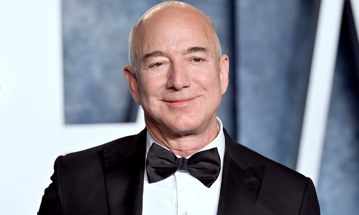 Jeff Bezos sắp mua cổ phần Liverpool