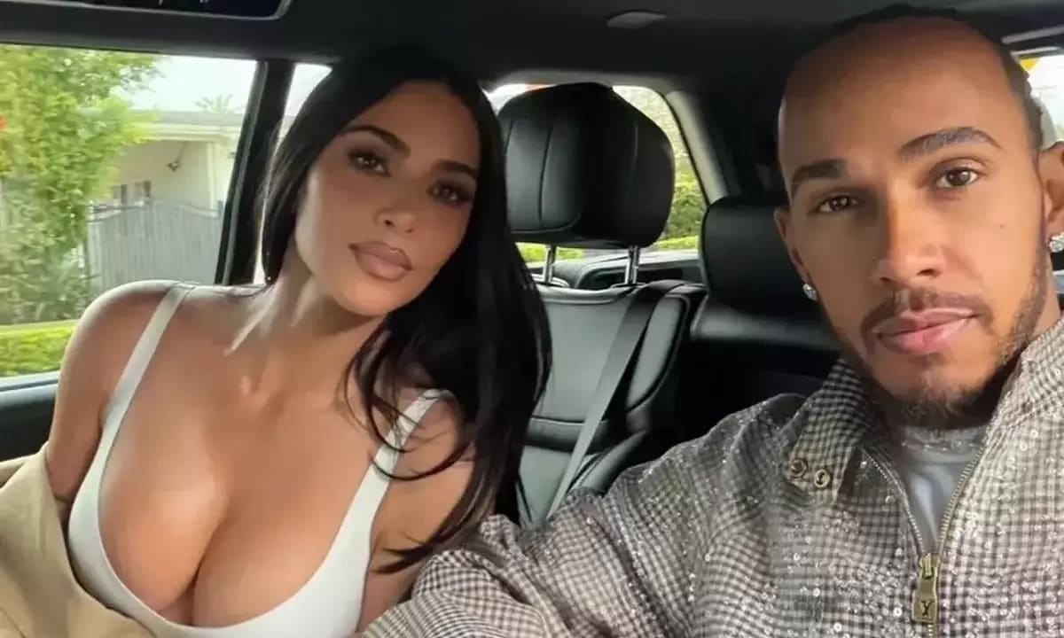 Hamilton khoe loạt ảnh tình tứ bên Kim Kardashian