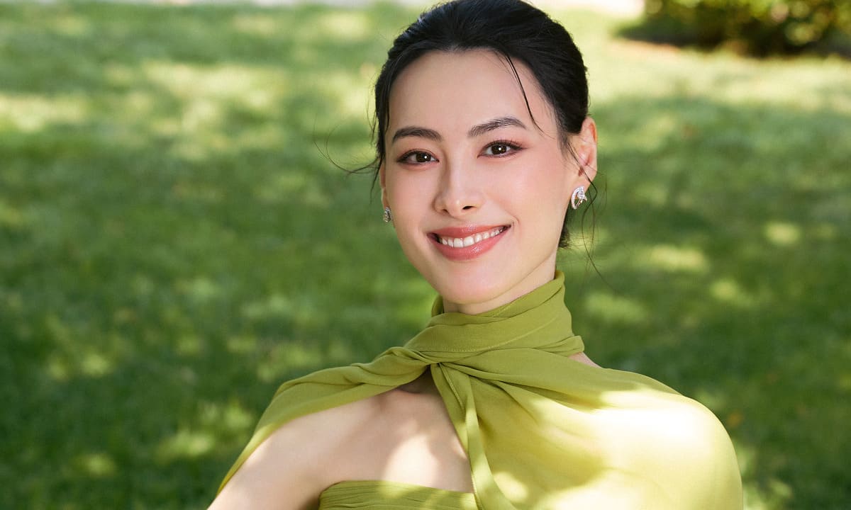 Lương Lạc Thi sánh đôi bạn trai
