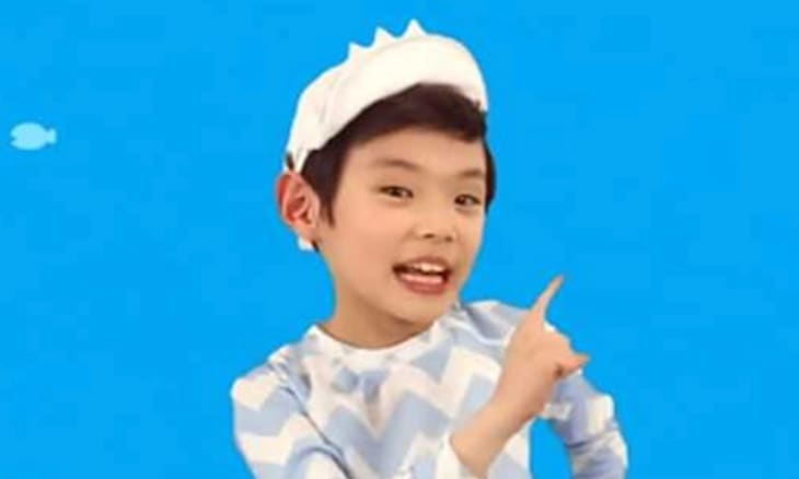 Cuộc sống tuổi 17 của em bé trong video 'Baby Shark'