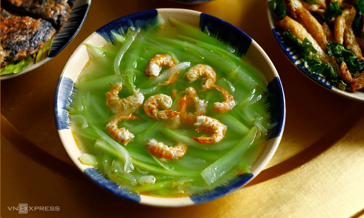 Mối nguy tiềm ẩn từ thói quen ăn cơm chan canh