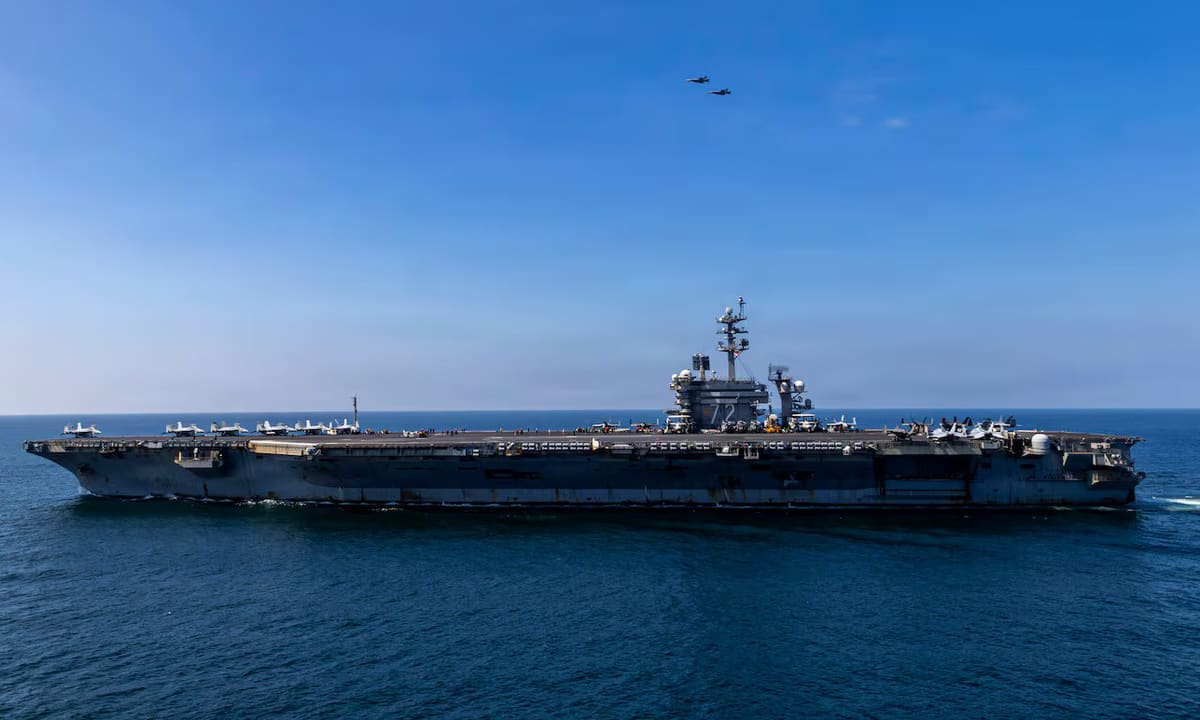 Многие американские моряки однажды «пытались спрыгнуть с авианосца» возле Ирана
